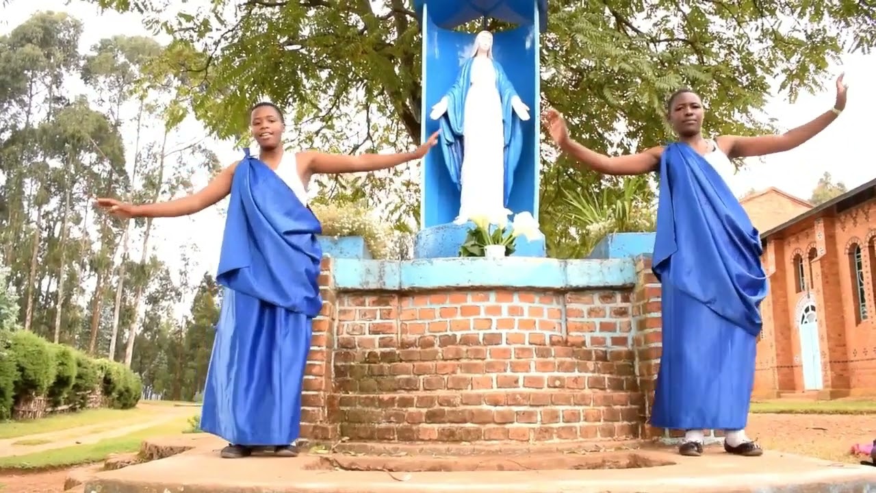 Chorale Amis des Anges"Mwamikazi Utarasamanywe icyaha" by Fratri Ariston NDAYIRINGIYE.