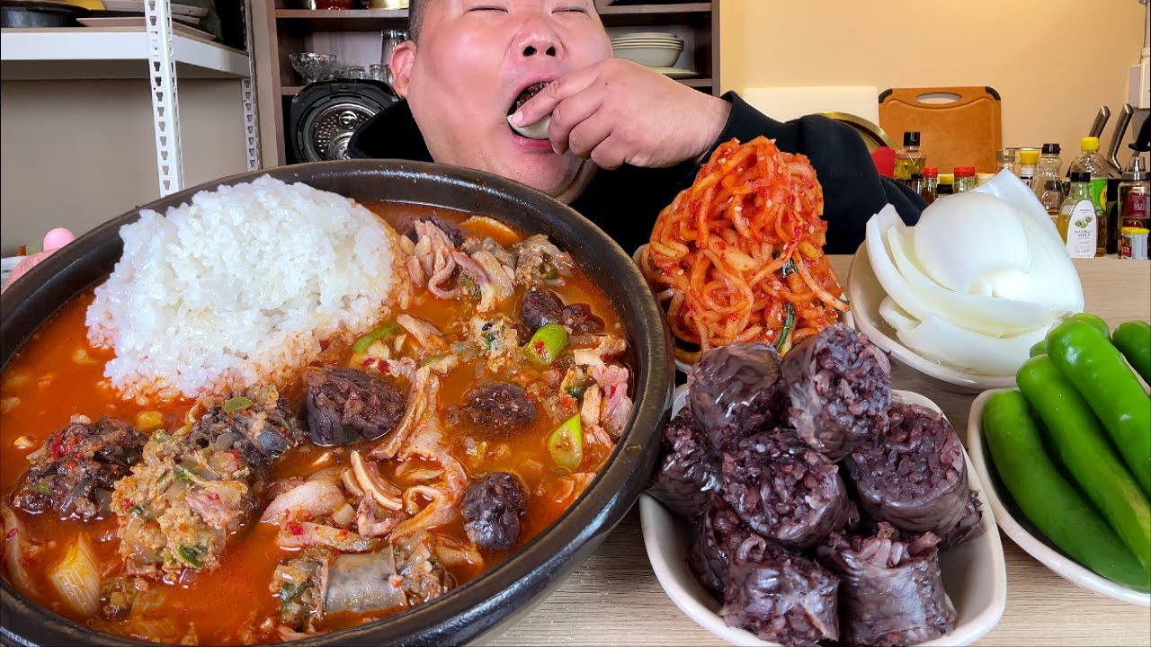 얼큰이 토종순대국밥 + 찰순대 + 무생채 + 땡초랑 양파 MUKBANG