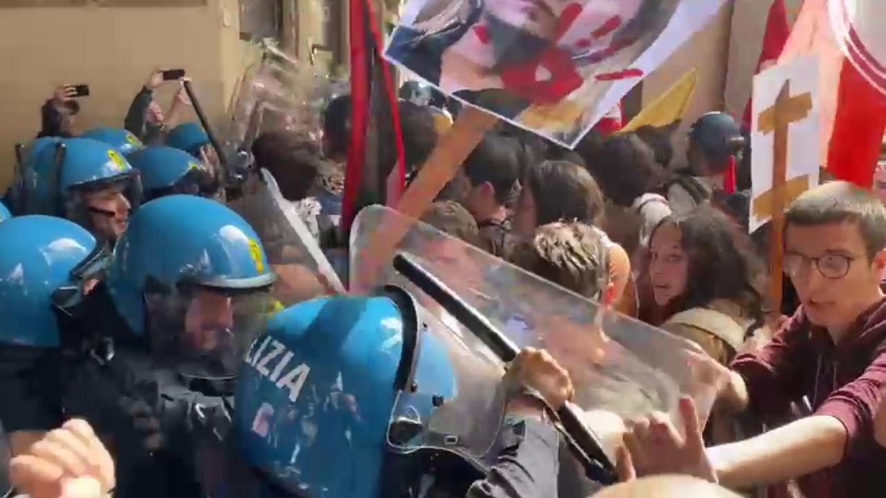 Tensione a Padova tra manifestanti universitari pro Palestina e forze di polizia