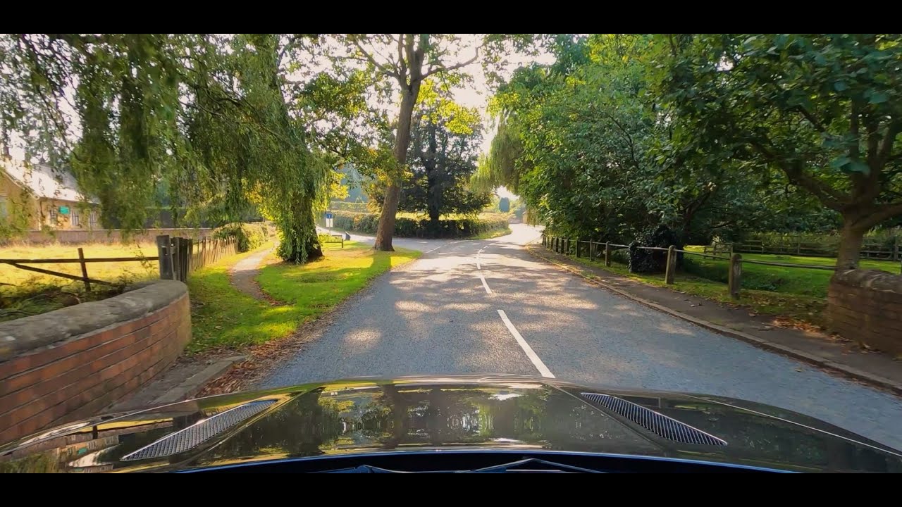 Aston Martin V8 Vantage: English CountrySide (even more no traffic!)