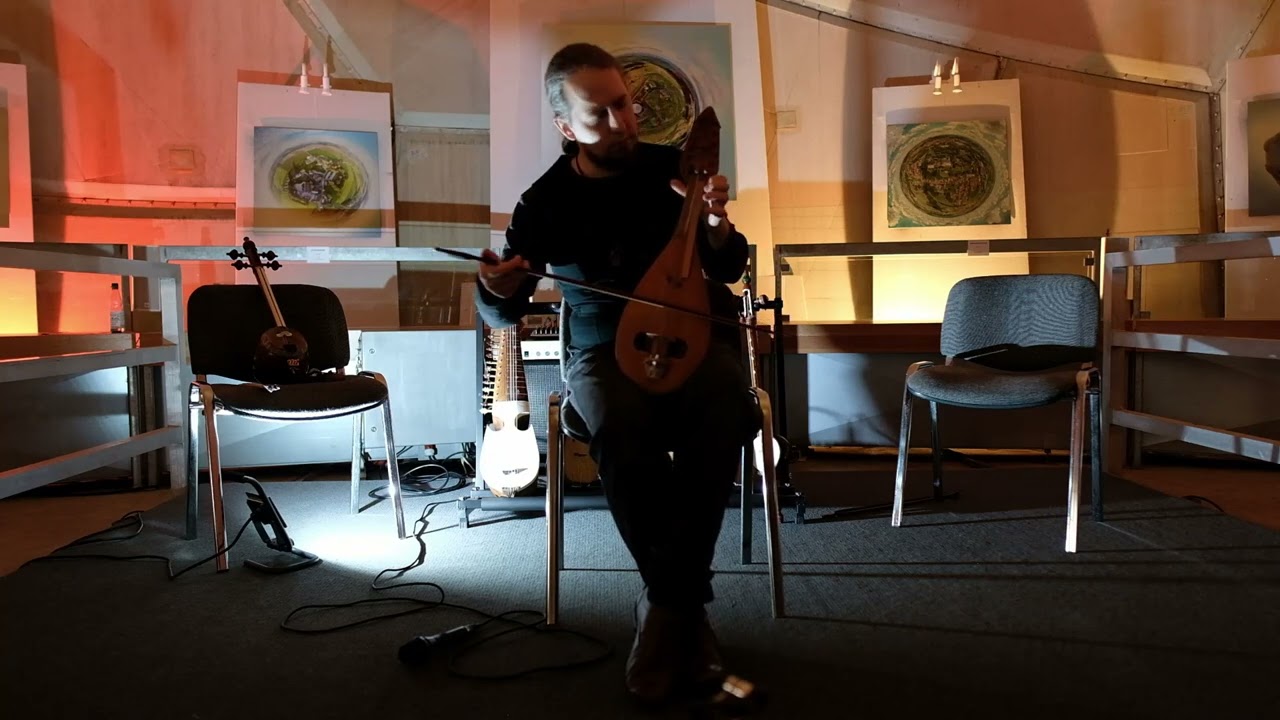 Bulgarian Gadulka improvisation - live inside the RADOM