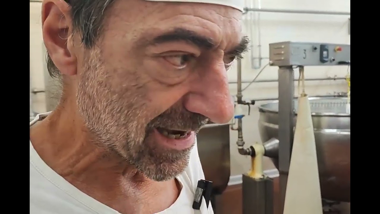 Produzione della Robiola di Osmate @ilmangiaweb Cesare Ribolzi caseificio Norden intervista