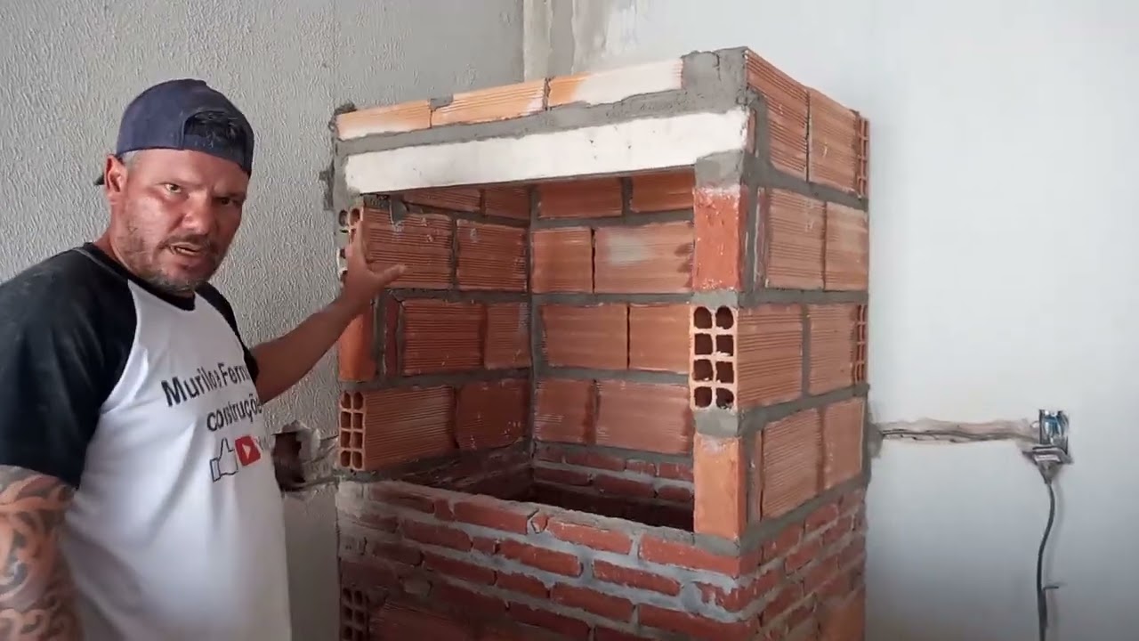 Início de uma área gourmet e fazendo churrasqueira