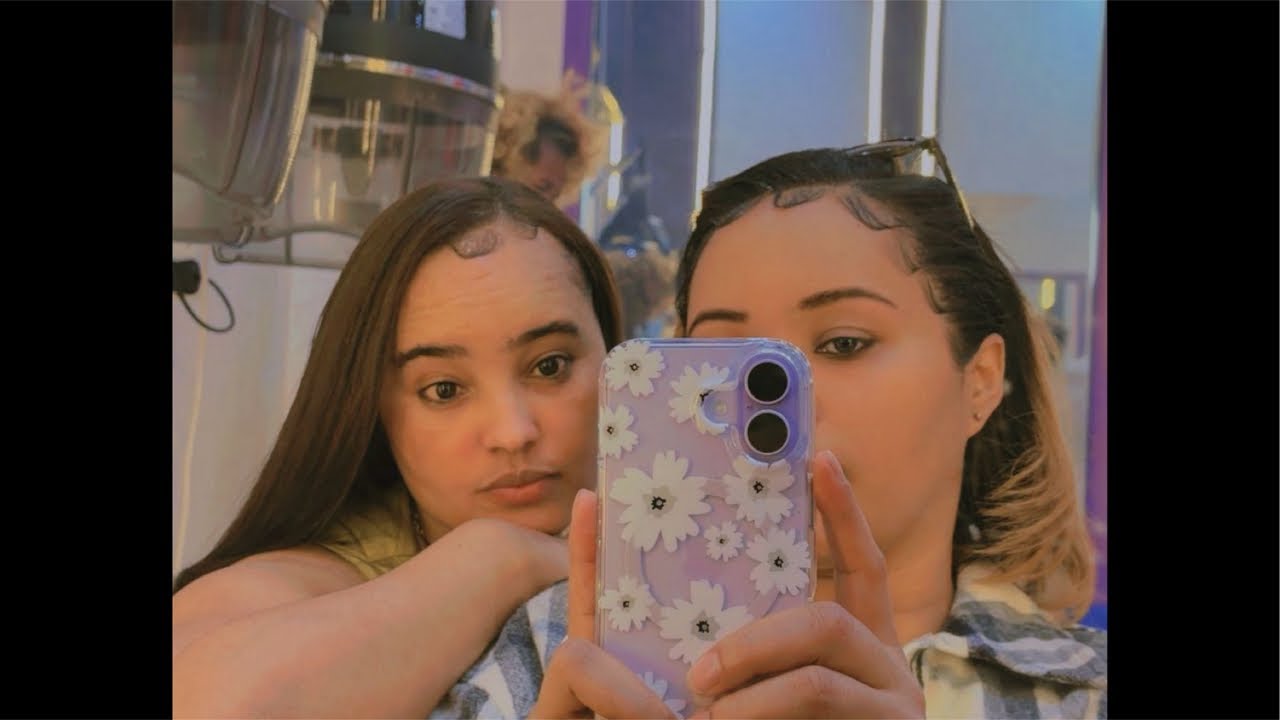 iበእውነተኛ ታሪክ ላይ የተመሰረተእኛ ሰፈር በረከት እና ላምሮት የሚባሉ ባልና ሚስቶች አሉ አንድ ወንድ ልጅ አላቸው ስሙ በጋሻው ይባላል በፍቅር ሲጠራሩ በሬ፣