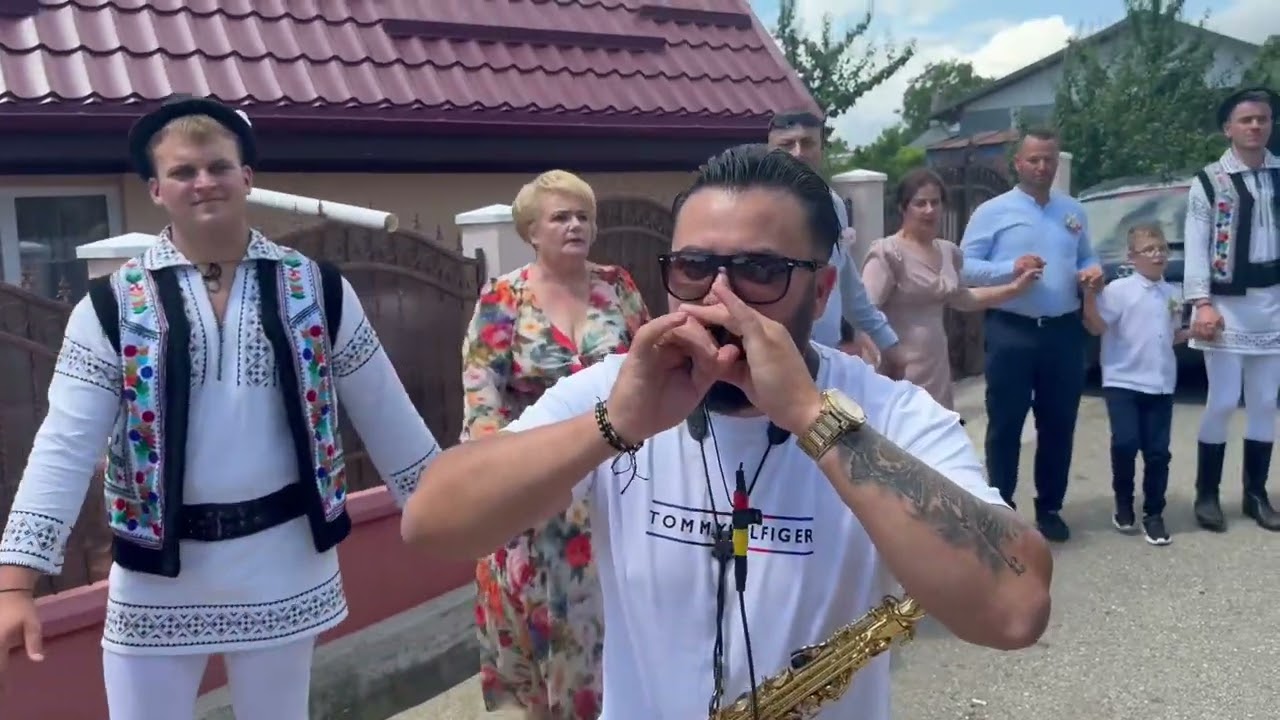Ghiță Sandu cu saxofonul la tradiții în stradă 🎷❤️❤️0746685817
