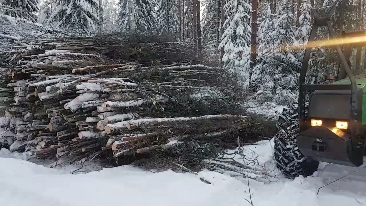 Valtra 8050, Kronos 5000L ja Palms 12D risun ajossa