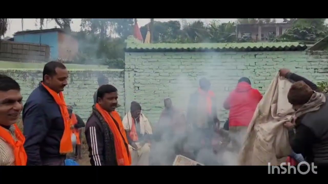 गंगा समग्र द्वारा काढ़ागोला घाट पर स्वच्छता कार्यक्रम के सात वर्ष पूर्ण होने पर लिट्टी चोखा का आयोजन।