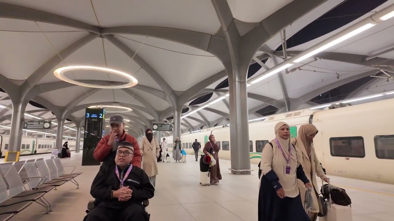 Tiba di madinah menggunakan haramain high speed railway saudi arabia dengansuhu di 9 derajat celcius