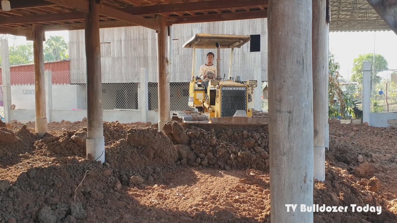 STEP 2 - Excellence Processing Mini Dozer Komatsu D20P Pushing The Ground In Front Of The House