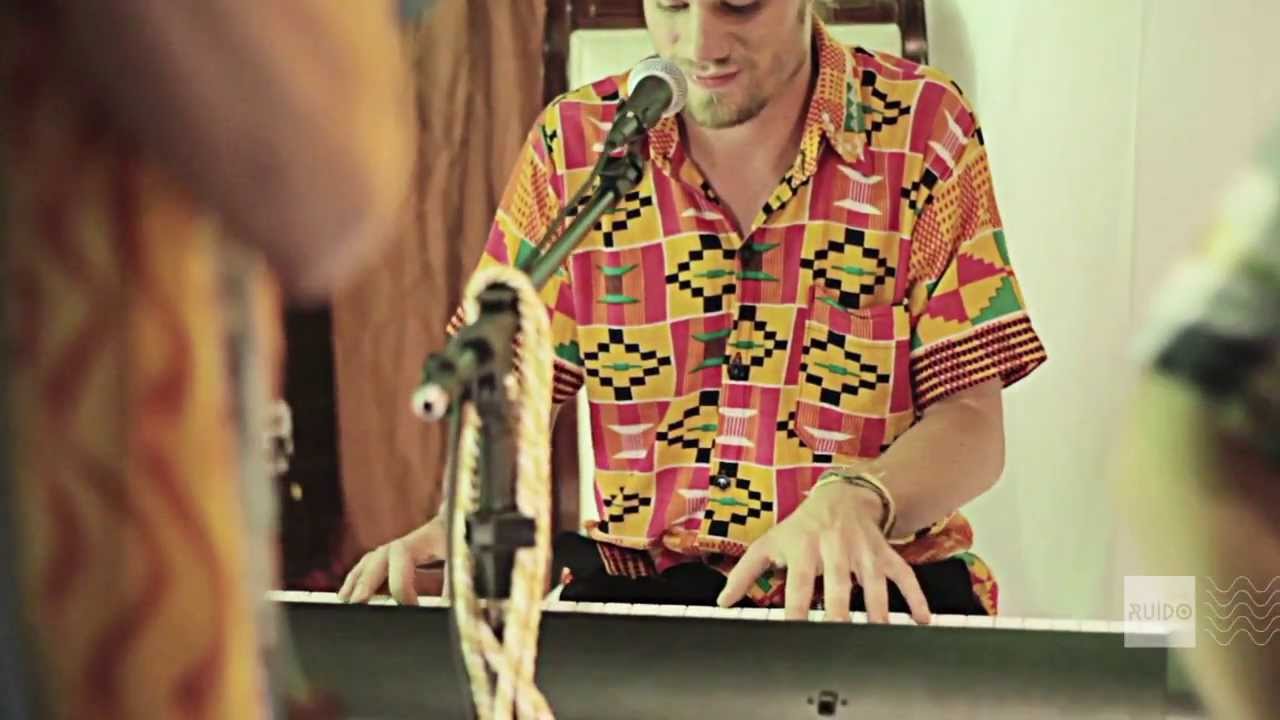 TROMBONE DE FRUTAS - Umbrais (Ruído Sessions)