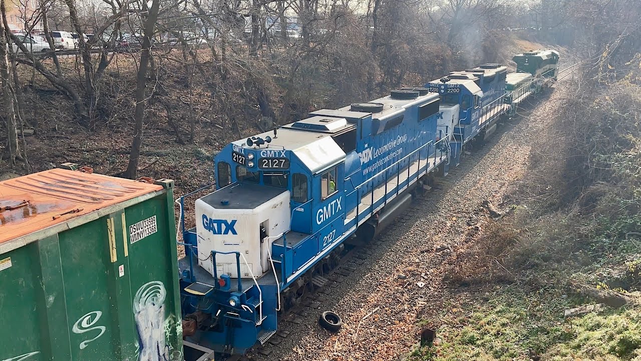 New York & Atlantic Railway RS301 Dragging the CSX Y102 Inbound Train Into Fresh Pond Yard! 