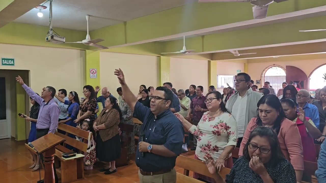 Tiempo de alabanzas al  Dios Eterno, único y Todopoderoso Jesucristo Rey.