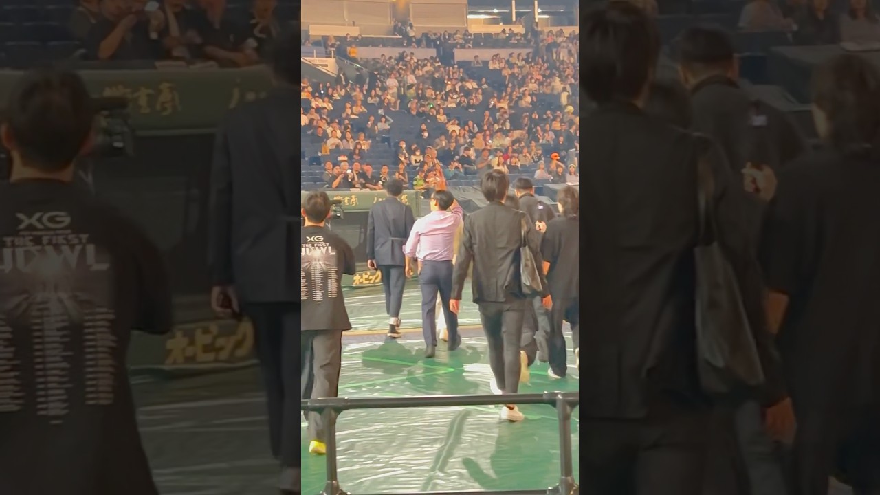 会場入りするプリケツなサイモンさん！