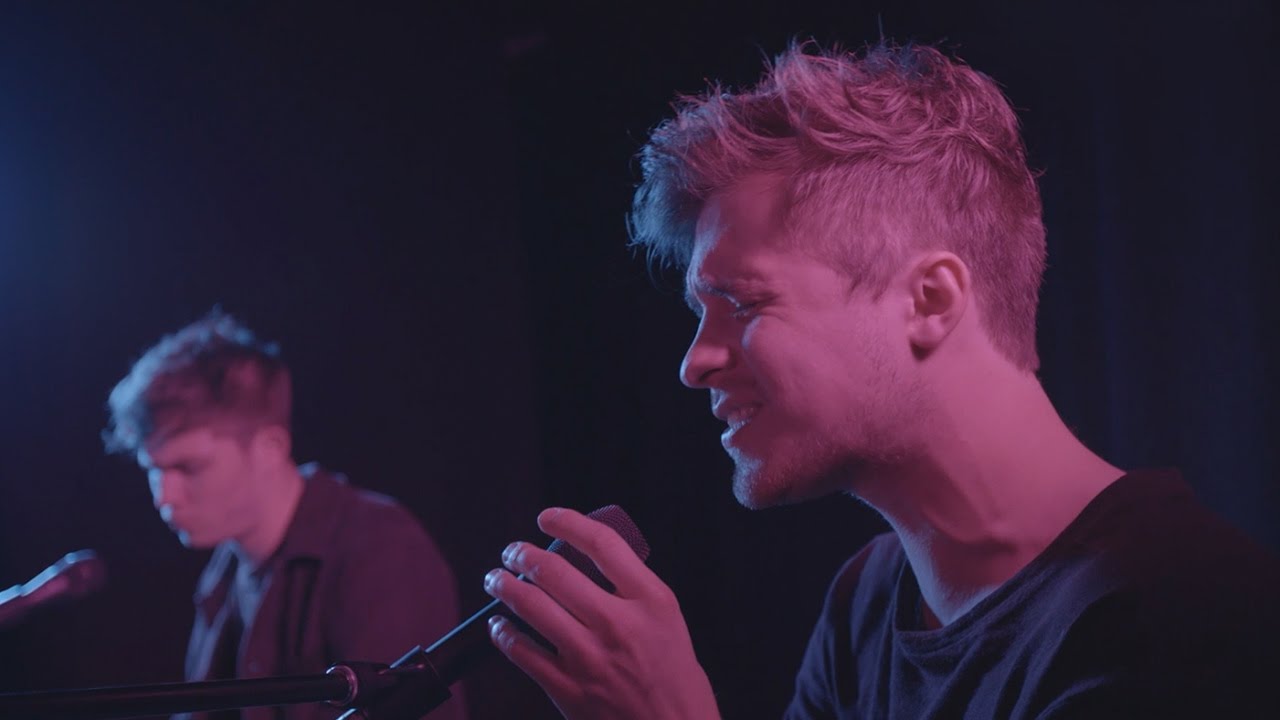 Aquilo Performs 
