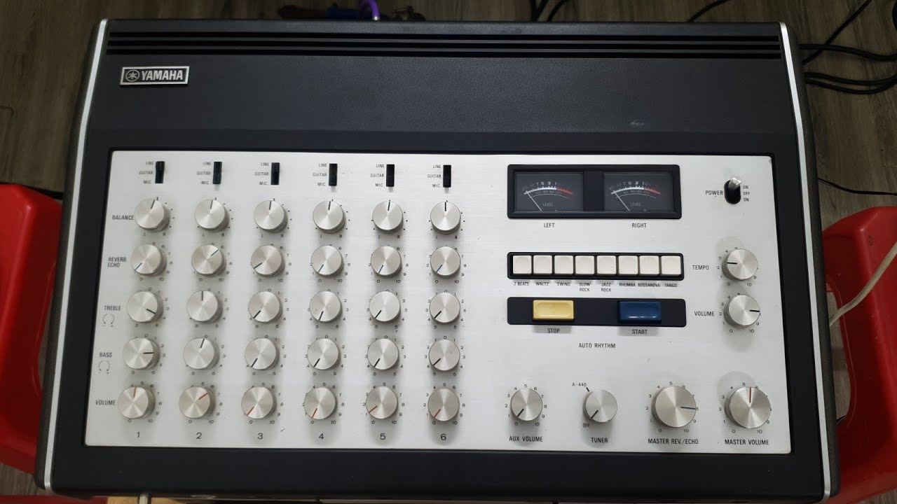 mixer cổ yamaha model EM 130 liền công suất mang sân khấu đến mọi nhà.