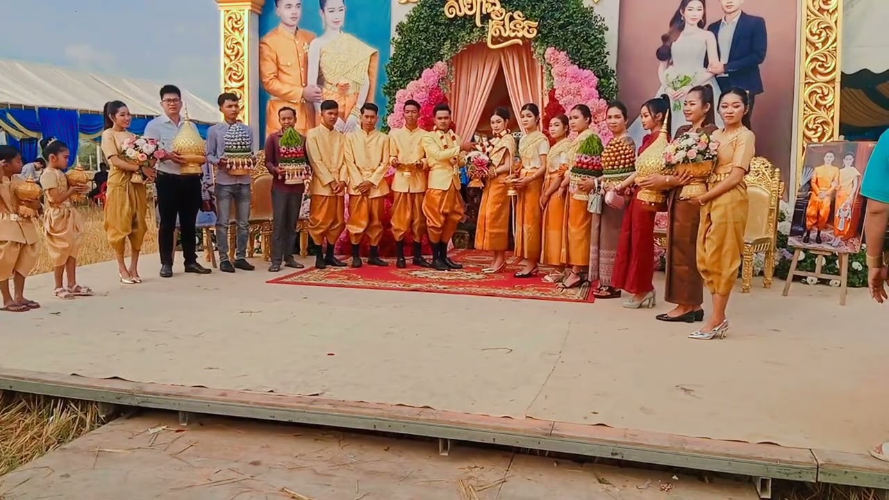 បទ : ស្រីសសំពោង /ហែរចំនួនពេលព្រឹកនៅបន្ទាយចក្រី