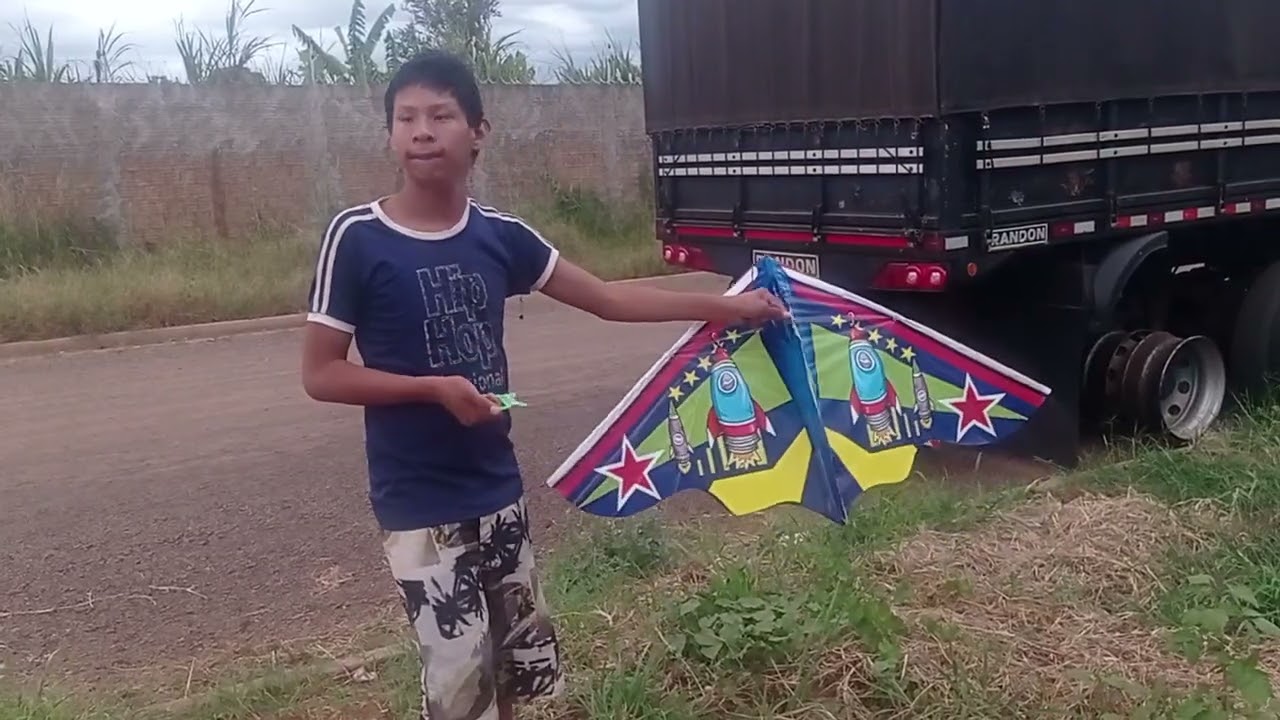 Brincando de soltar pipa com o meu melhor amigo Mayson parte 02