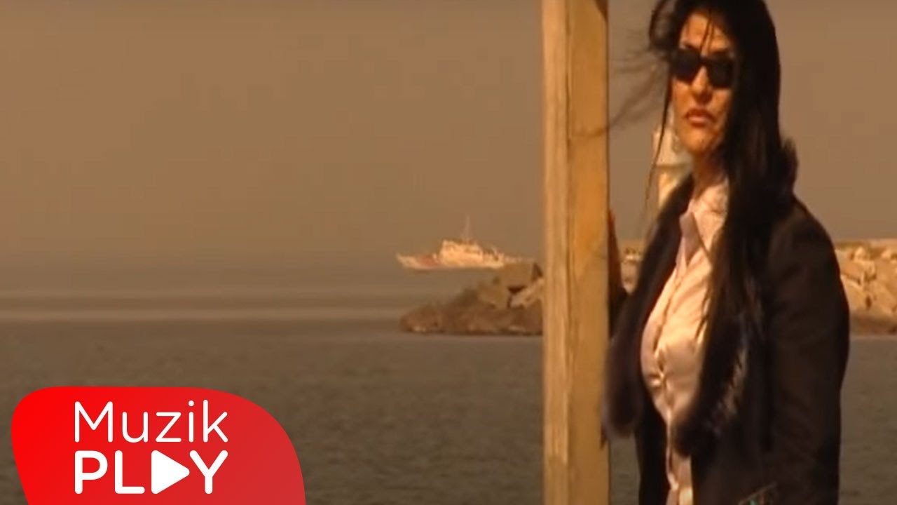 Uslanmaz Mısın - Hazal (Official Video)