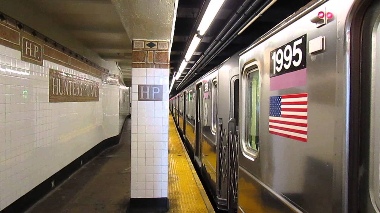 R62 (7) Train At Hunters Point Ave