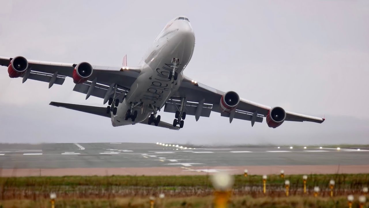 747 Pilot Loses The Centerline