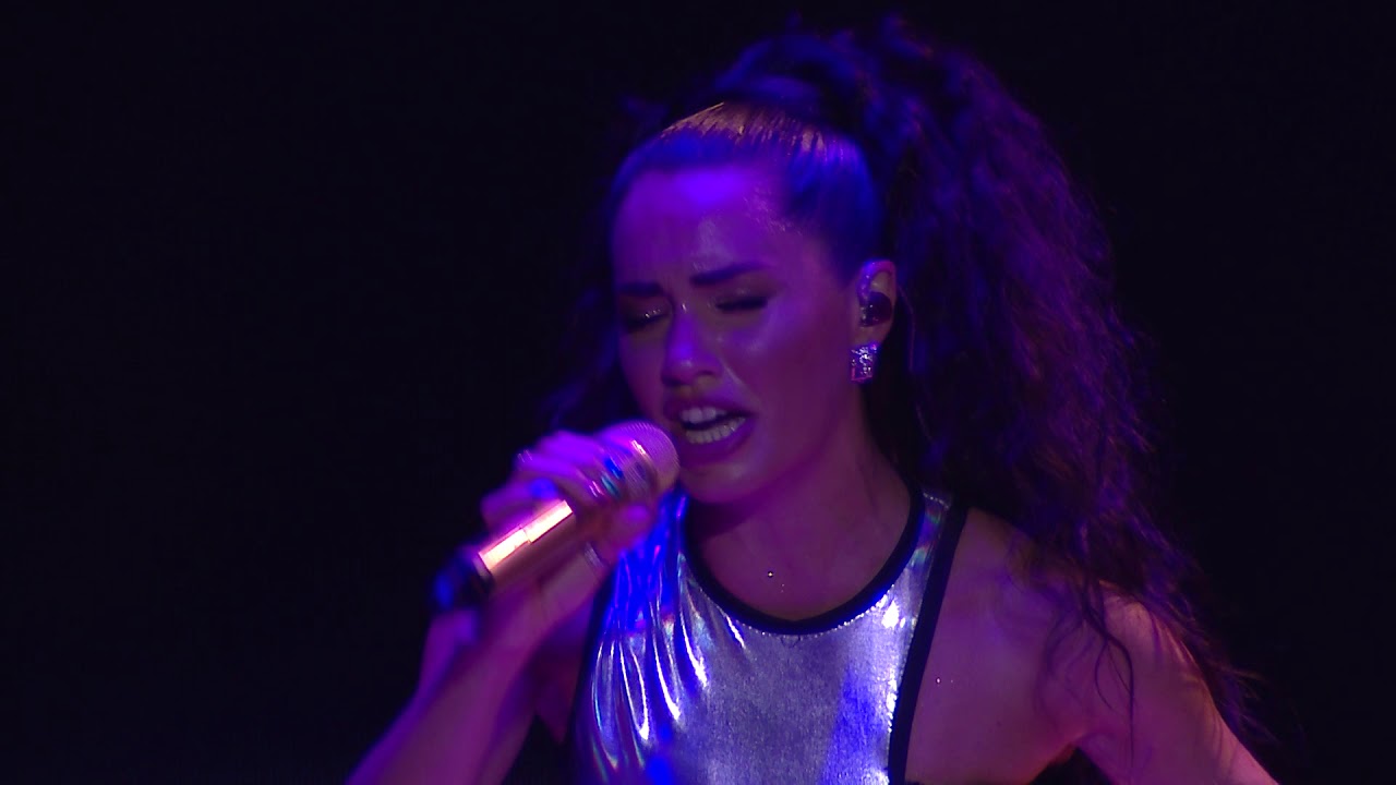 Lali - Reina / Único (Brava Tour en Vivo en el Luna Park)