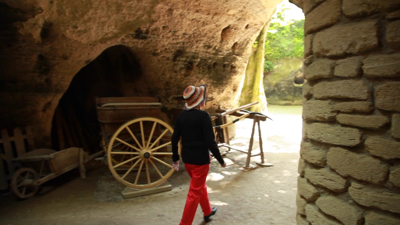 Étonnant Patrimoine :  Le Village troglodyte de Rochemenier