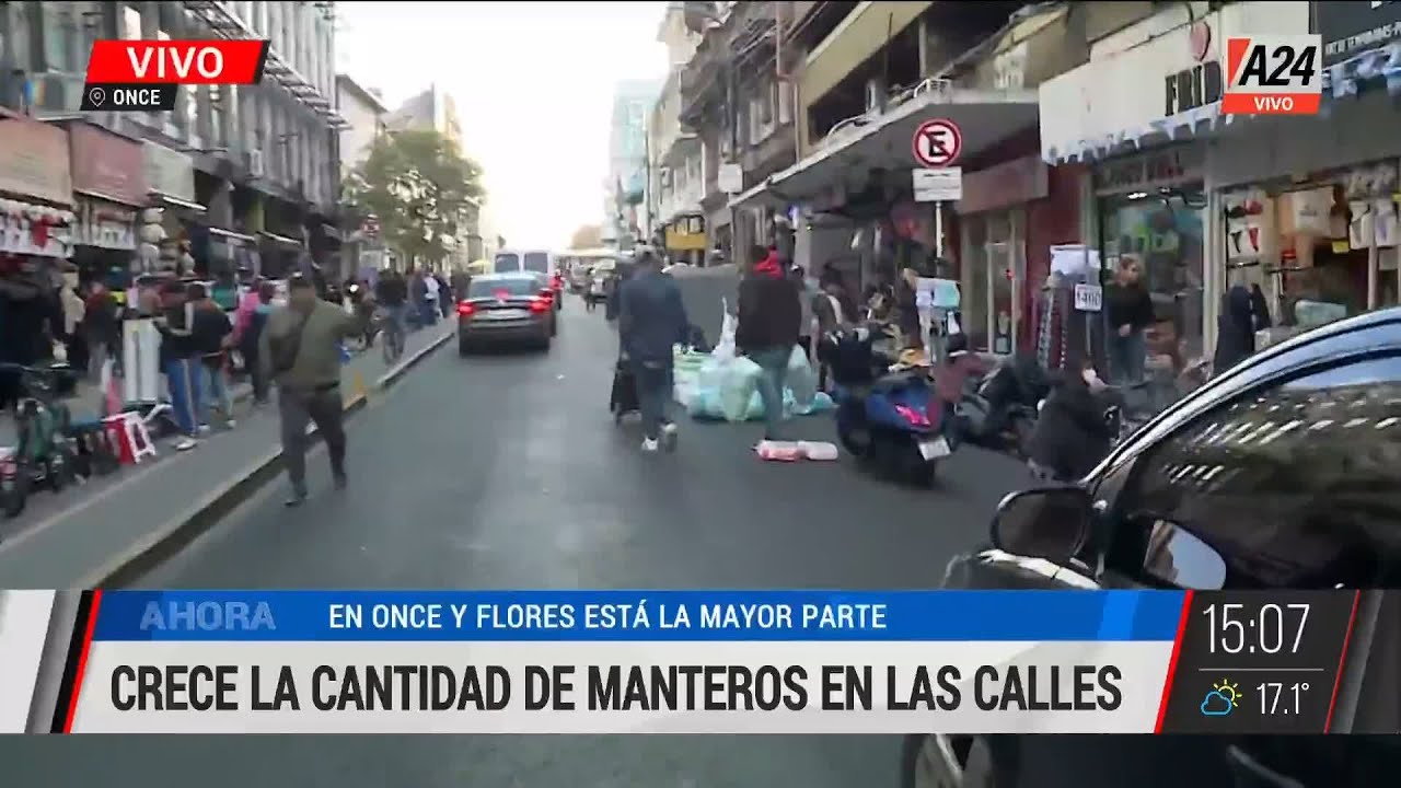 Once: comerciante sacan mercadería a la calle para ganarle lugar a los manteros