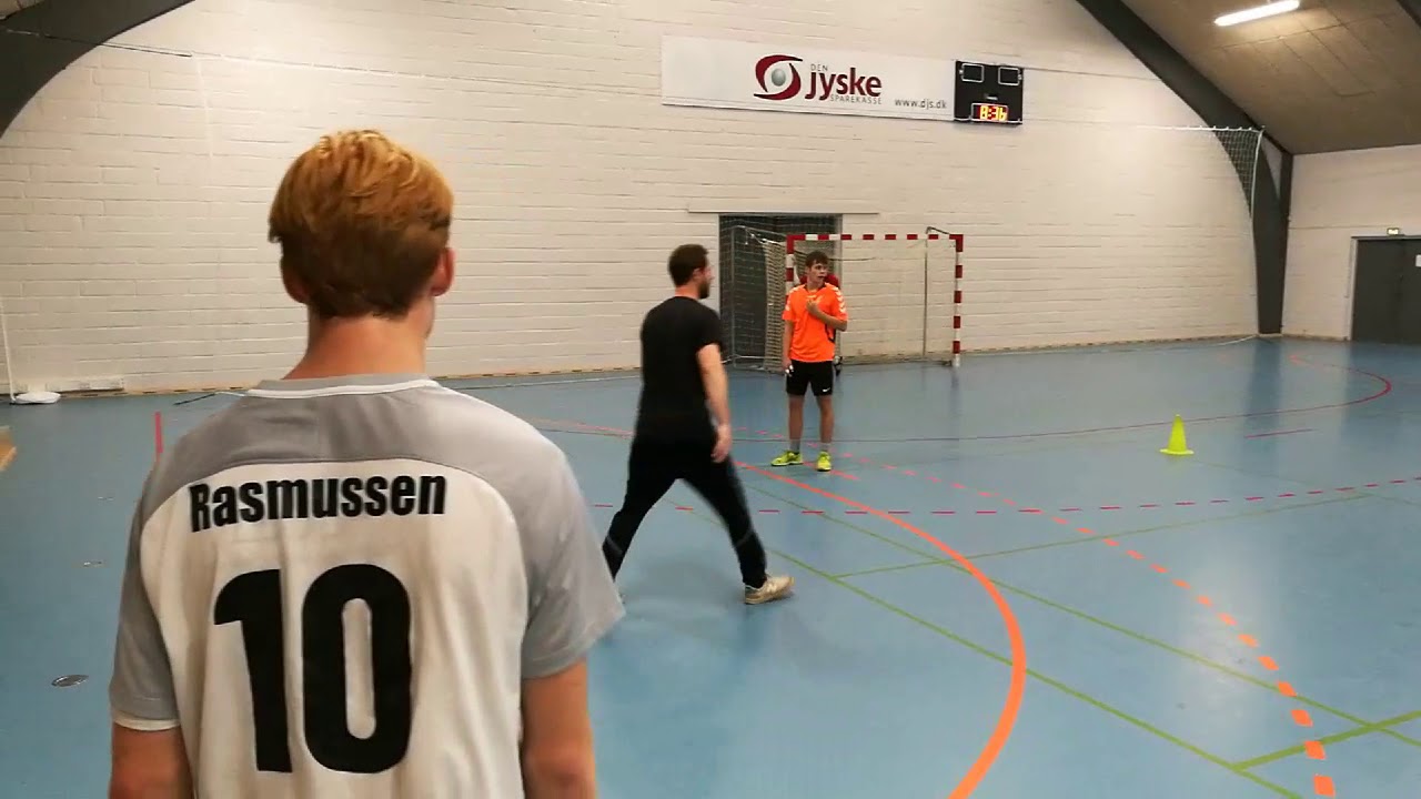 Sportsefterskolen SINEs Håndbolddrenge - angrebstræning