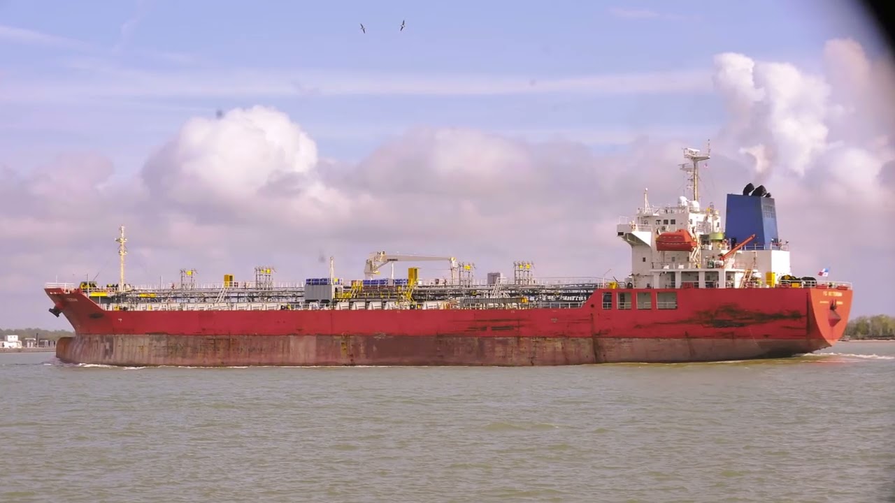 19,995 DWT Panamanian flagged Chemical Products Tanker FG ROTTERDAM