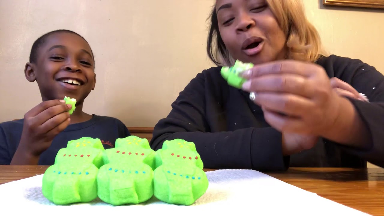 Eating peeps !!🥰
