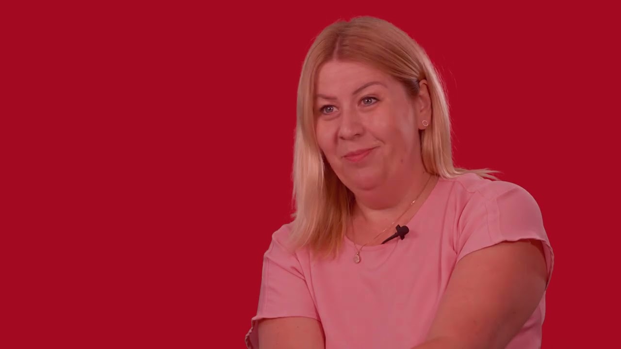 Aliz arbeitet im Diakoneo Kinderhort Neuendettelsau