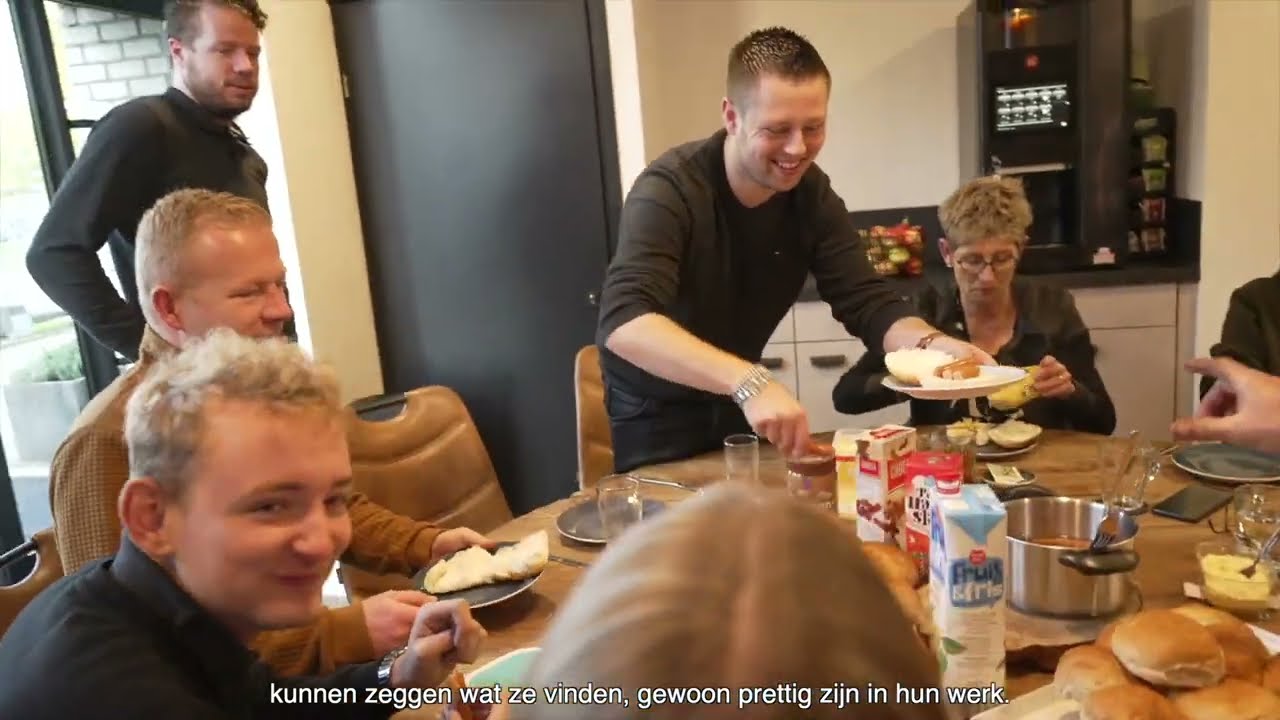 Winnaars Lilian en Debby van Duijghuijzen titel Ondernemer van het Jaar Beuningen 2023