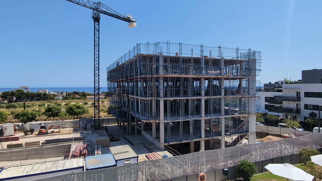 Sabatic Sitges (Marriott Autograph Collection) Non-stop Construction Noise from 8 AM until 6 PM.