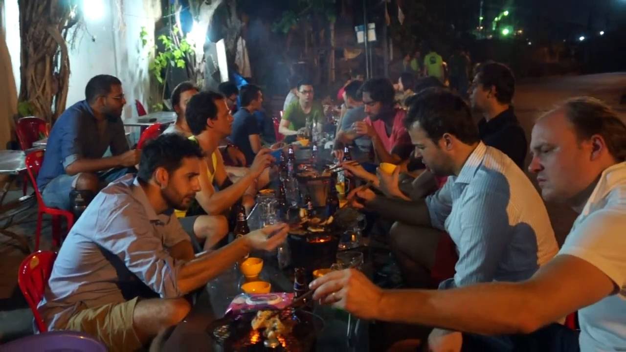 Vietnam motorcycle tours - Taste of the street with Saigon Riders