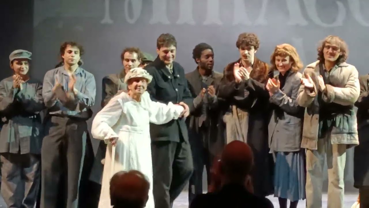 Miracolo a Milano - saluti e applausi finali 11 marzo 2026 Piccolo Teatro Strehler