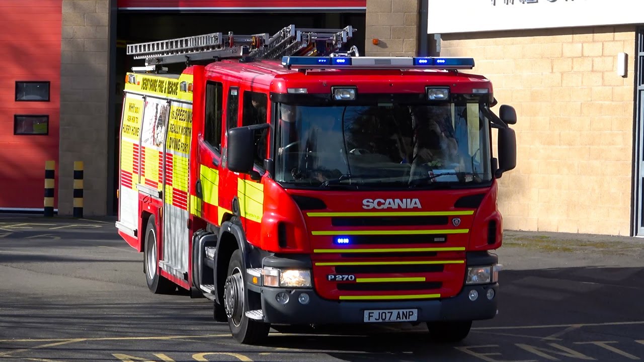 Derbyshire TVAC Fire Engine Turning Out from Nottingham Road Fire Station on Lights & Sirens!