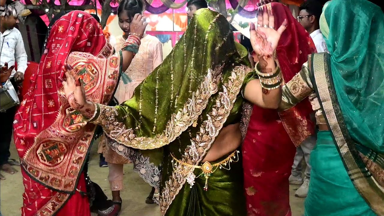 🔥 बैंड बजा में महिलाओं ऐसा डांस किया कि एक आदमी ने…...🔥| Band Baja ka desi dance video |