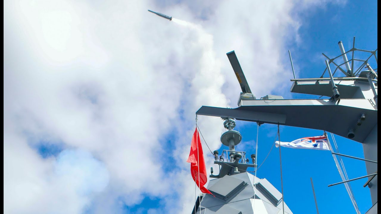 HMAS Arunta missile firing at RIMPAC 2020