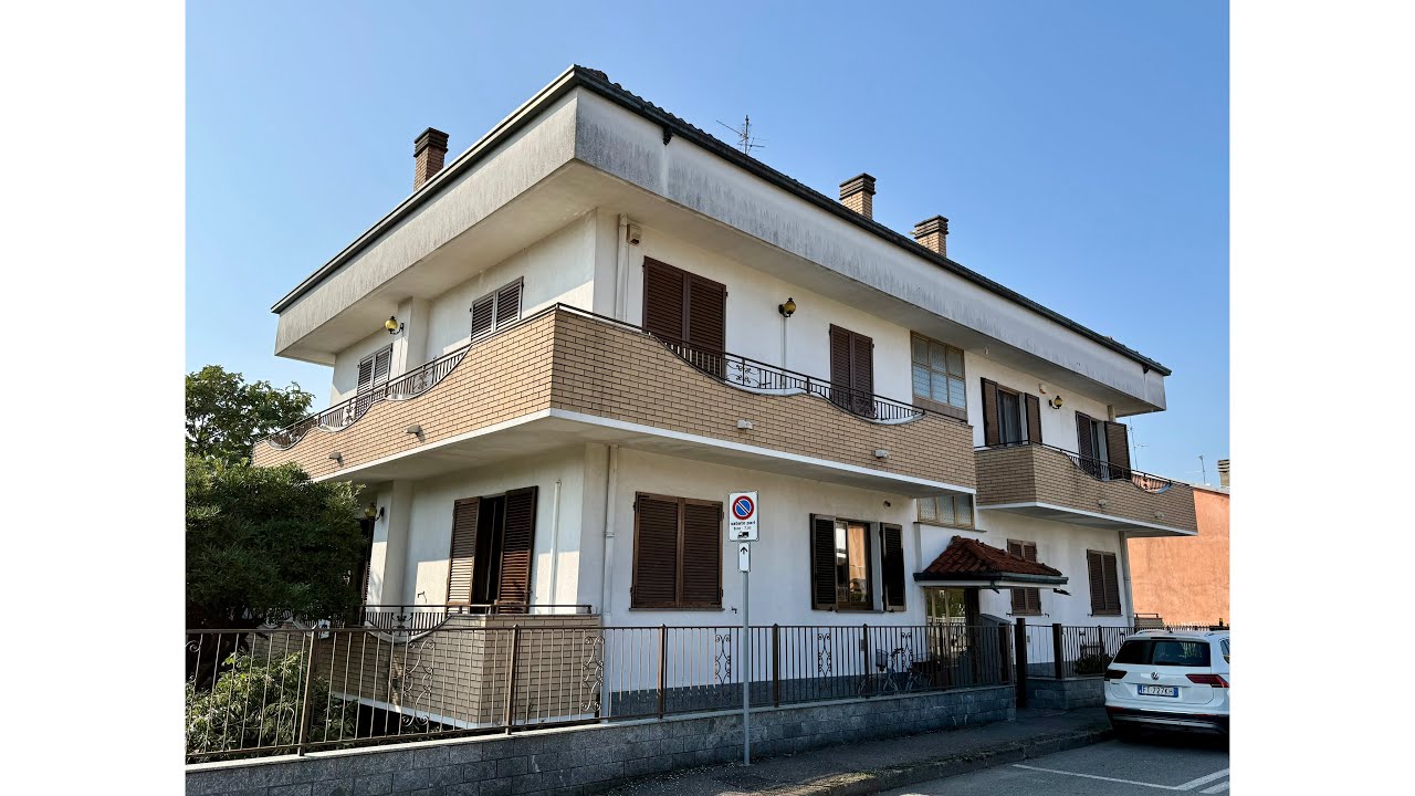 TOUR di un TRE LOCALI in OTTIME CONDIZIONI con POSTO AUTO COPERTO | Via Dalmine n. 12 Varedo (MB)