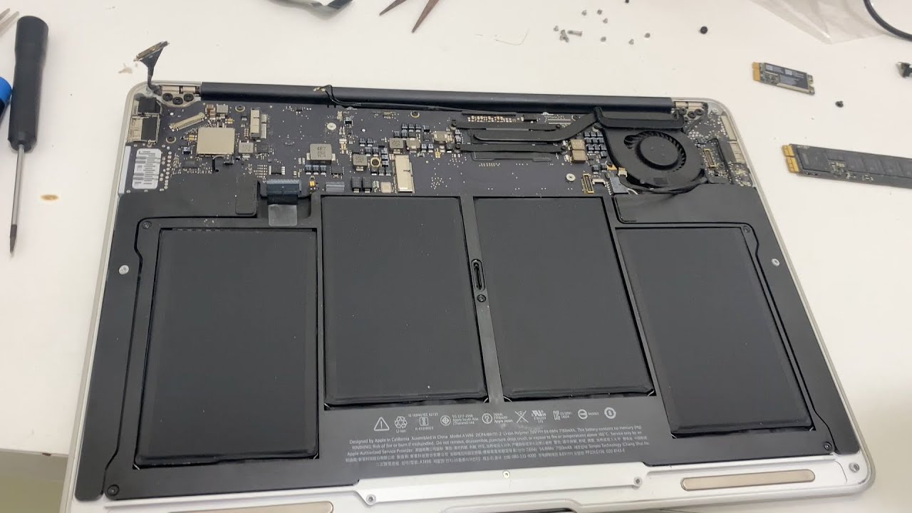 MacBook Air A1466 Não Liga Mesmo Acendendo A Luz Do Carregador Devido A Defeito Na Placa Lógica