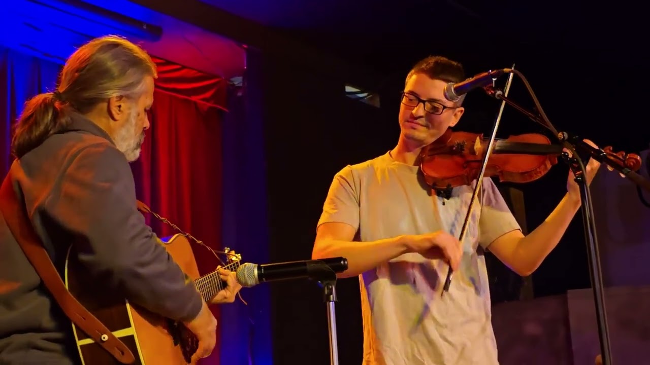 Waltz and Reels - Si Beag Si Mhor/ Black Horse/ Smelling Fresh