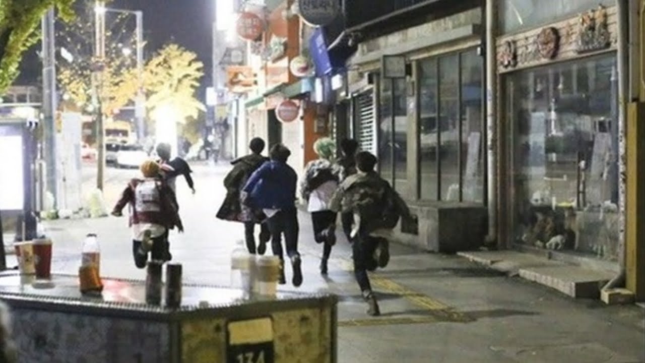 화양연화_ 우리는 아직 그 계절에 머물러 있다