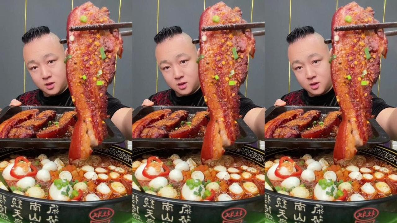 Spicy and Sour Noodles with Braised Pork, One Bite is Extremely Satisfying and Craving-Inducing