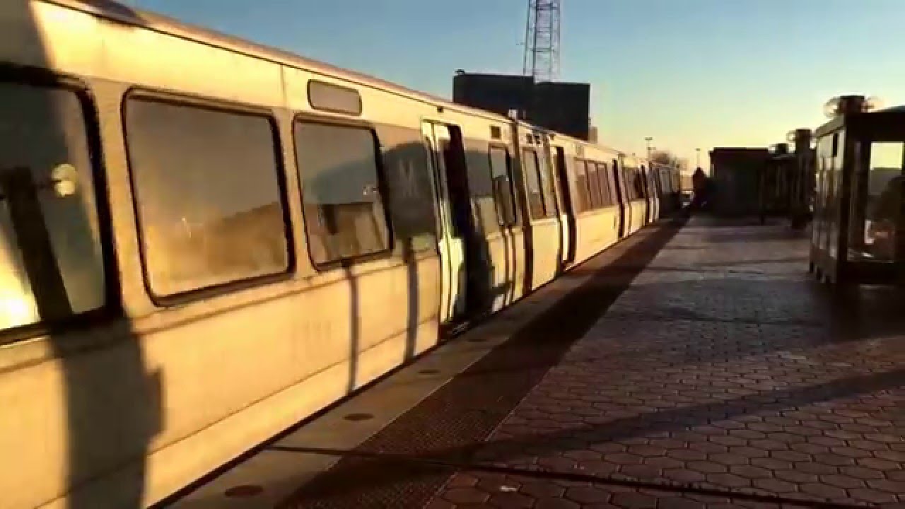 WMATA Metrorail Red Line Train Arriving at Rhode Island Ave Station