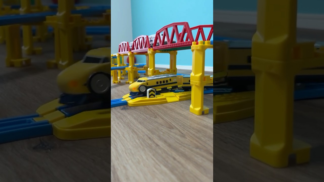 Plarail railroad crossing course under the railway bridge!