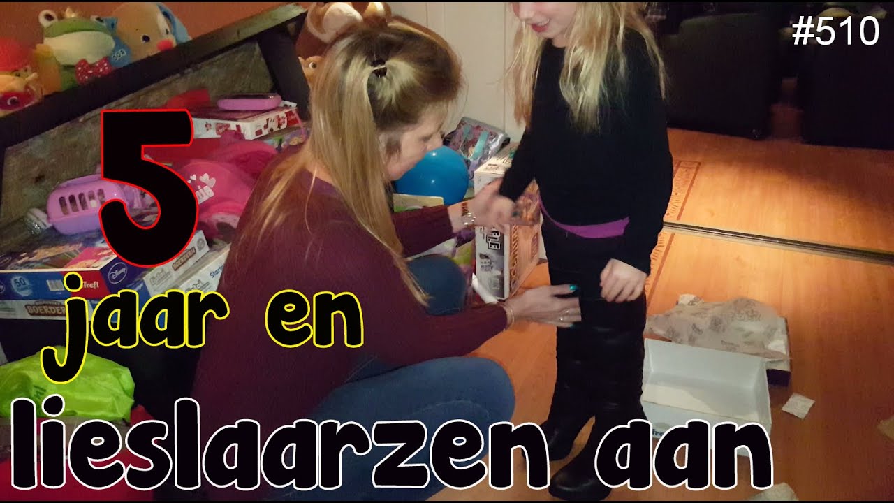 5 jaar jong en dan al LIESLAARZEN aan. Ze kan er wel op lopen. Pakje van Zalando. #510