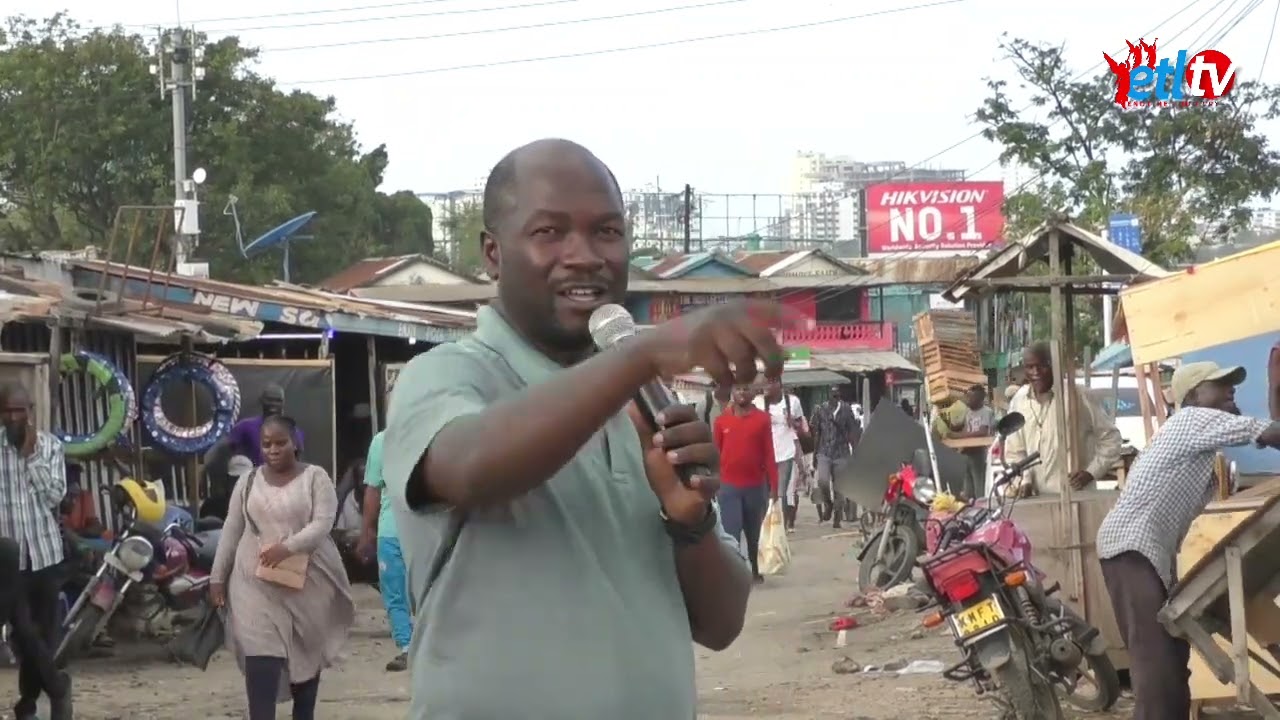 KUKURUKAKARA KATIKA JIJI LA MOMBASA LIKONI FERRY.
