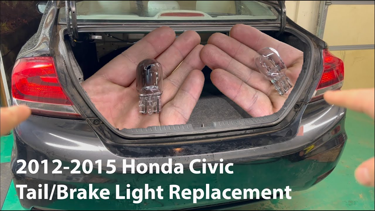 Руководство по замене лампы стоп-сигнала в заднем фонаре Honda Civic 9-го поколения (2012–2015)