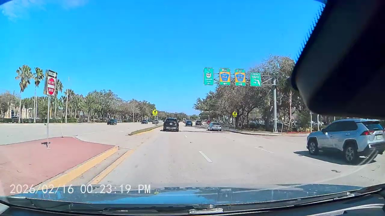 Dashcam Catches the Wildest Thing I’ve EVER Seen on the Highway February 17, 2026(4)
