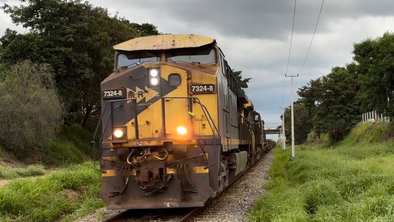 TREM DA MRS PASSANDO EM TAUBATÉ COM  AC44i 7324-8 e 7373-6 e C30 3774-8! COM MAQUINISTA PARCEIRO!